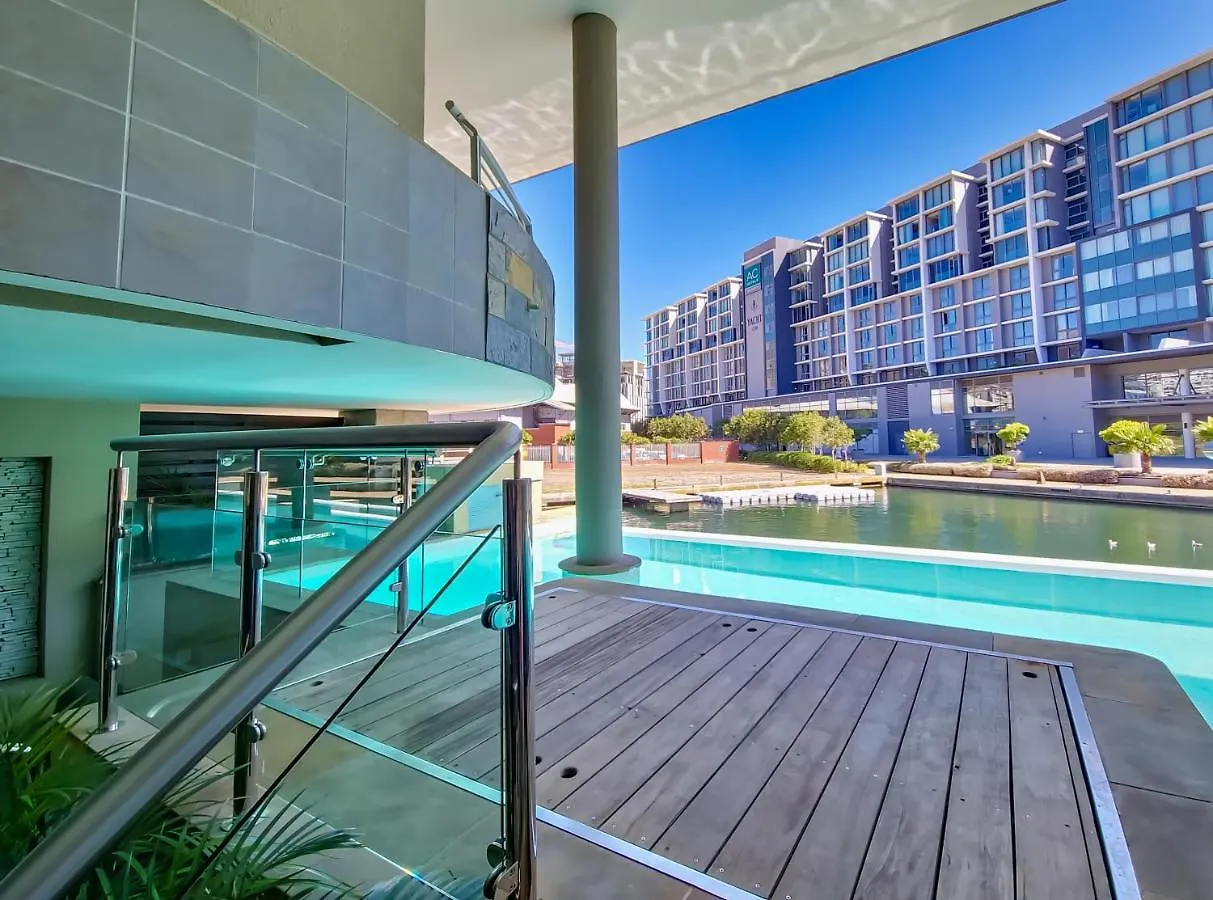 Apartment Soak Up Canal Views, Walk To V&A Waterfront And Cticc Cape Town